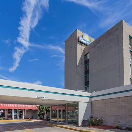 Days Hotel By Wyndham Danville Conference Center Exterior photo