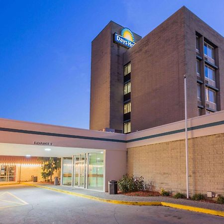 Days Hotel By Wyndham Danville Conference Center Exterior photo