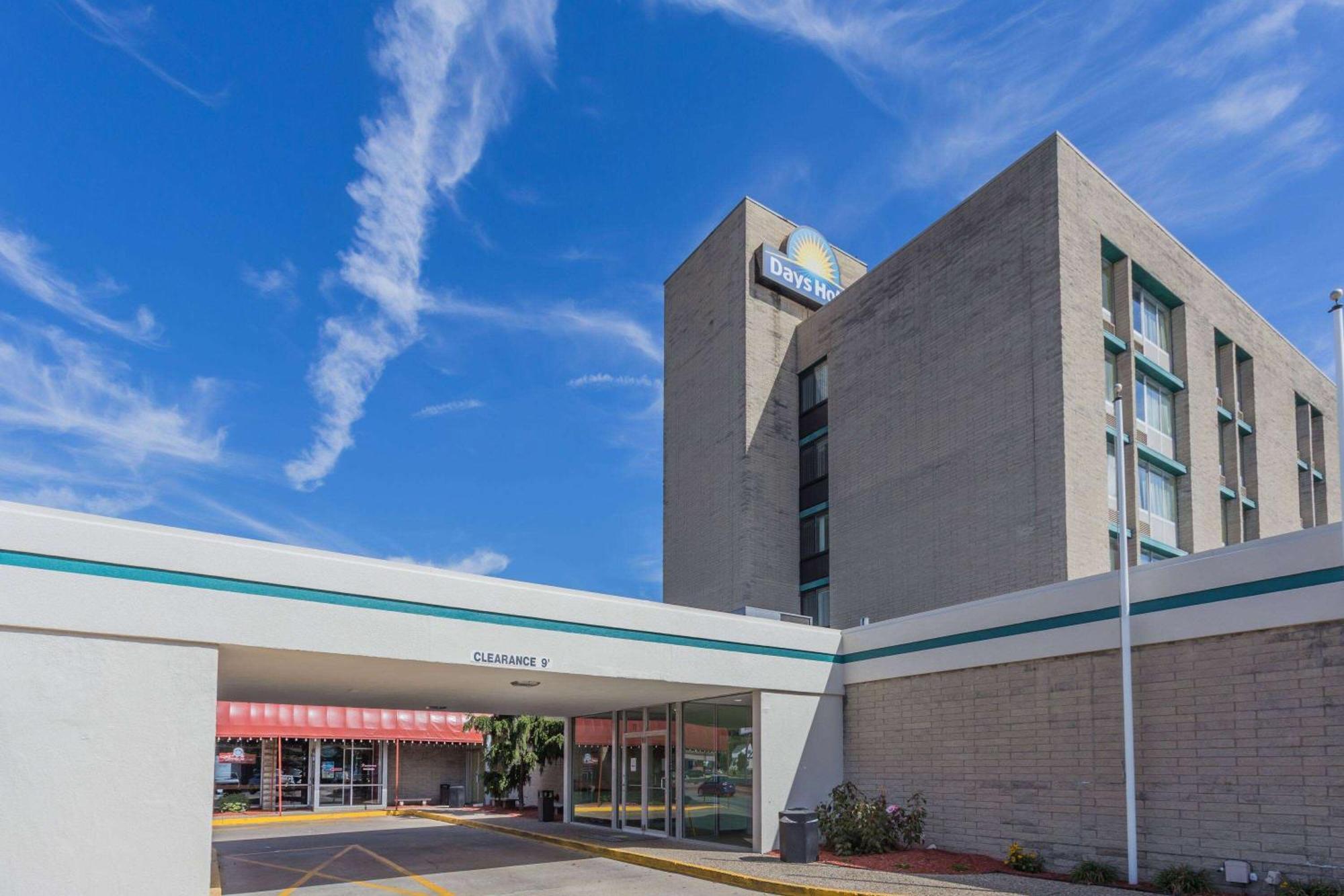 Days Hotel By Wyndham Danville Conference Center Exterior photo